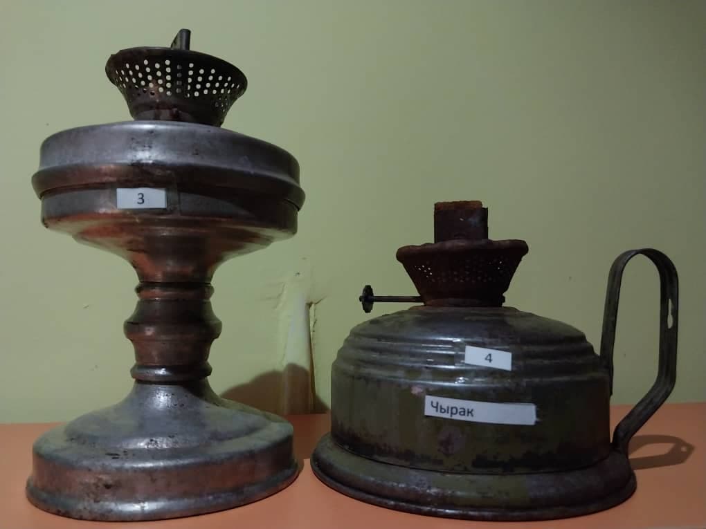 The Alymbekov Historical Museum is located in Zheti-Oguz district in the village of An-Oston 