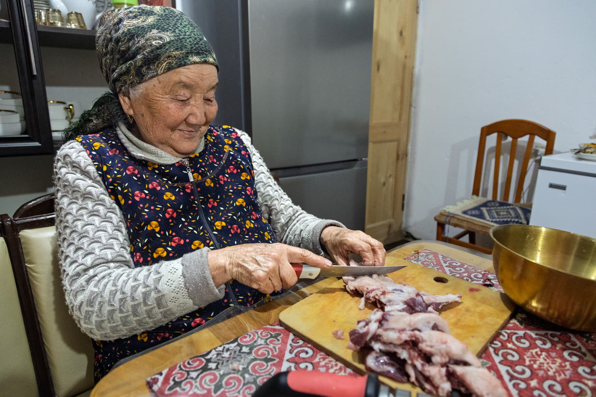 Babushka preparing sausages at Svetlan Polyana guesthouse