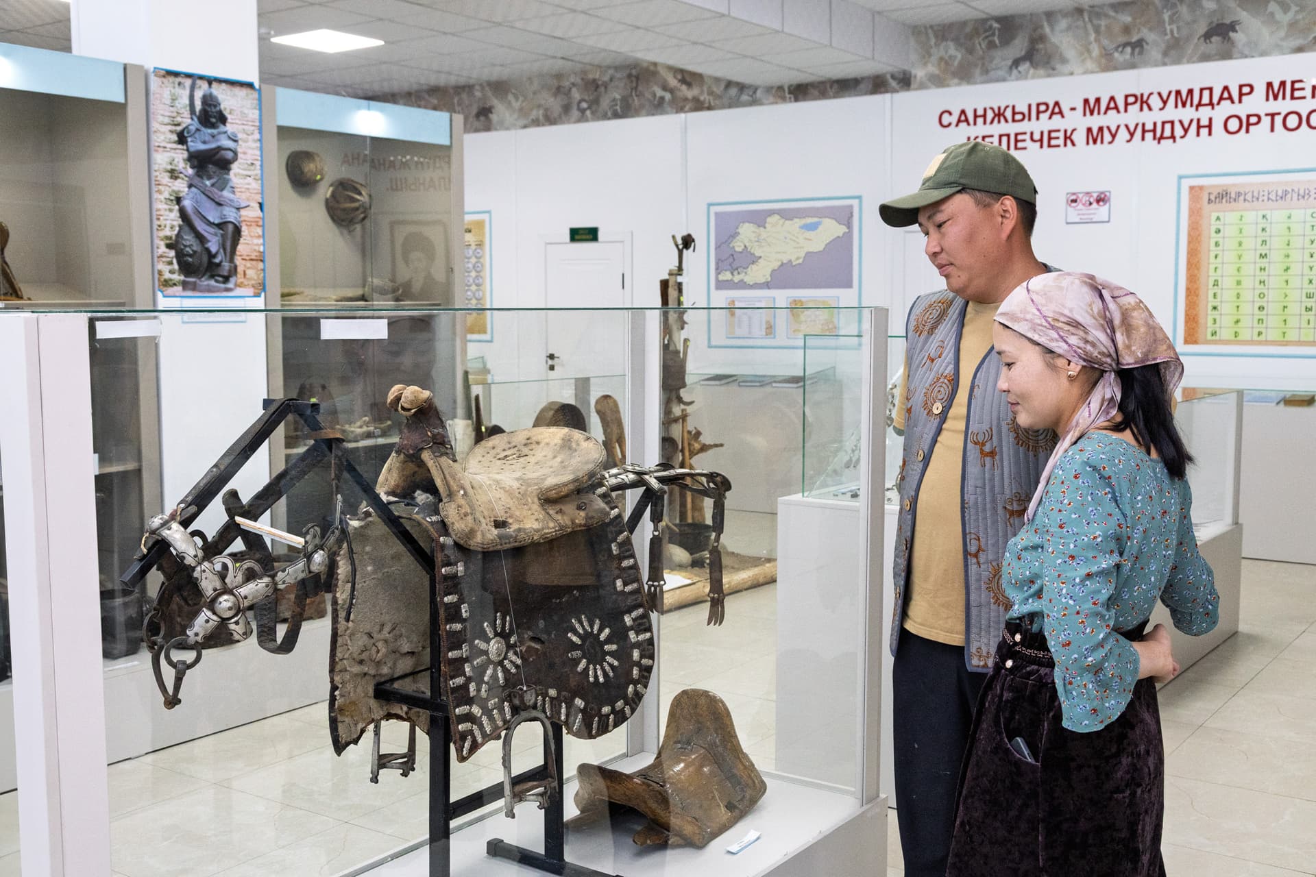 Two local people visiting the Svetlana Polyana museum
