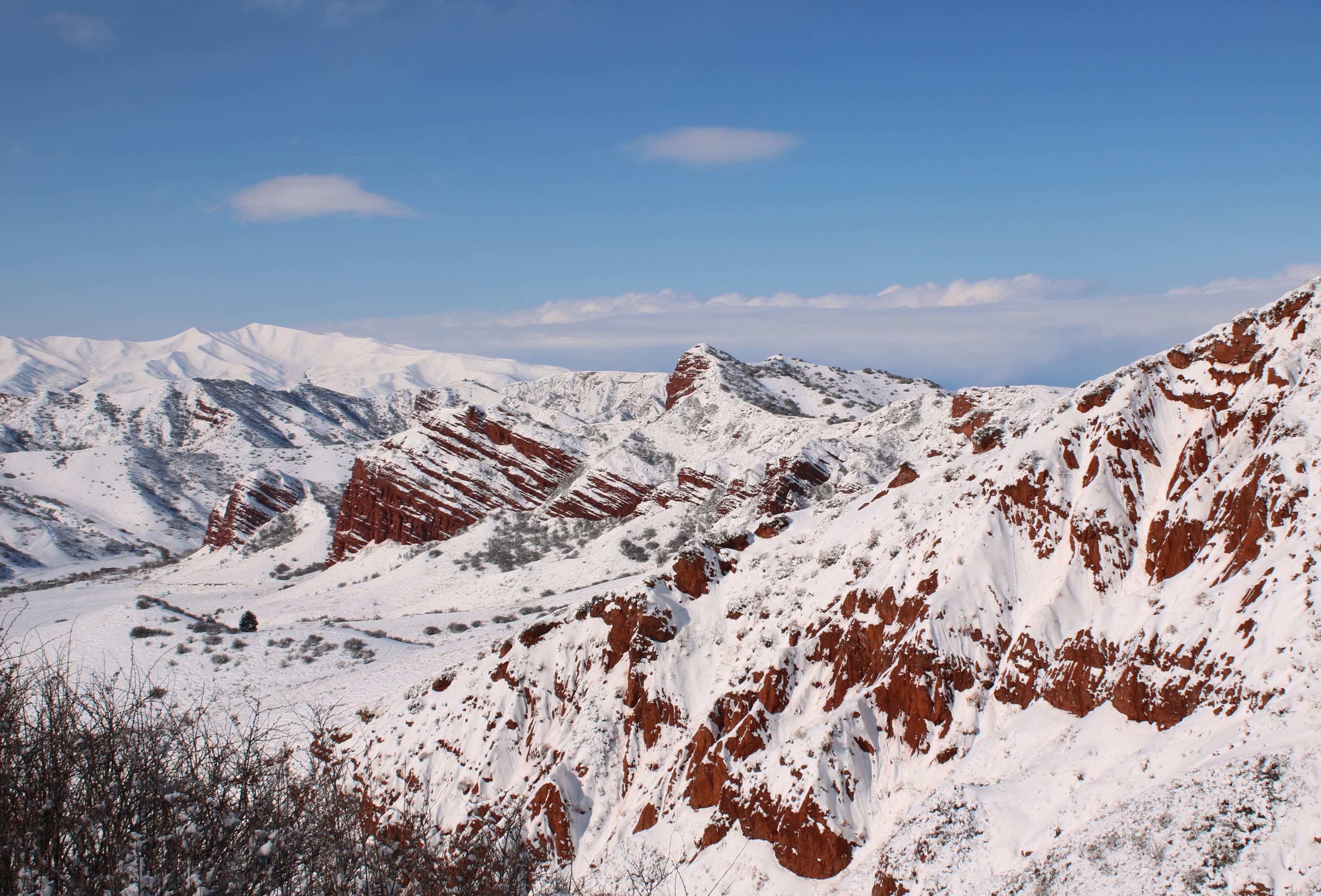 Siuttu Bulak red cliffs